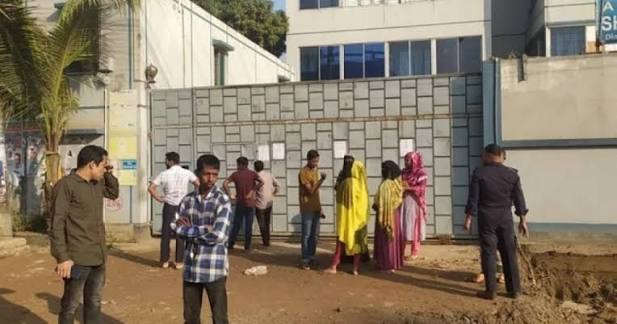 ছয় মাসে দেশে ২০ হাজার শ্রমিক ছাঁটাই, বন্ধ হয়েছে অন্তত ২৭ পোশাক কারখানা