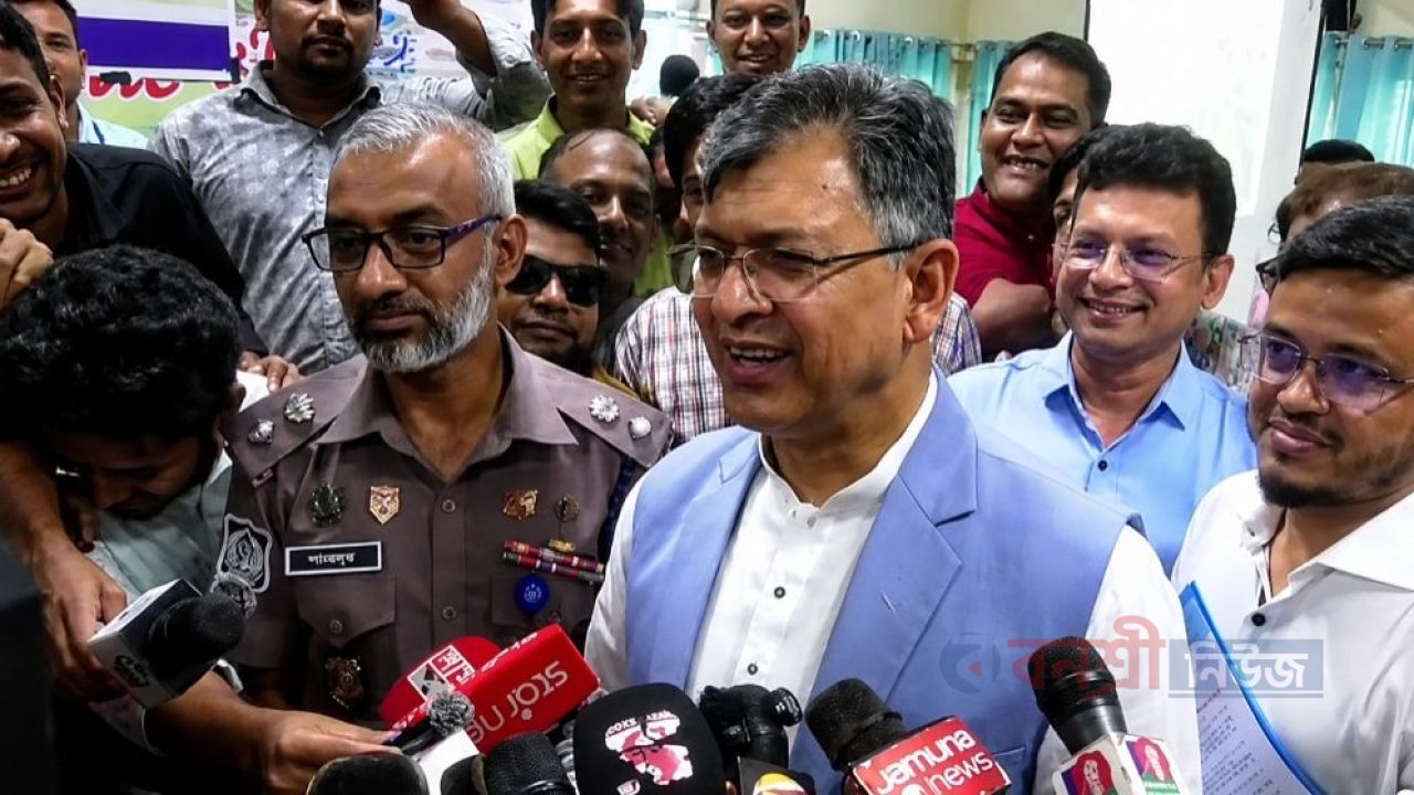 কিসের হাসিনা! মাঝেমধ্যে শুধু আওয়াজ-টাওয়াজ শোনা যায়: স্বরাষ্ট্রমন্ত্রী