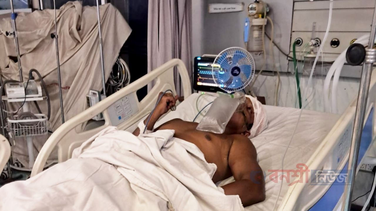 জুয়ার প্রতিবাদ করে আইসিইউতে কলেজশিক্ষক, স্ত্রীর কোলজুড়ে নবজাতক