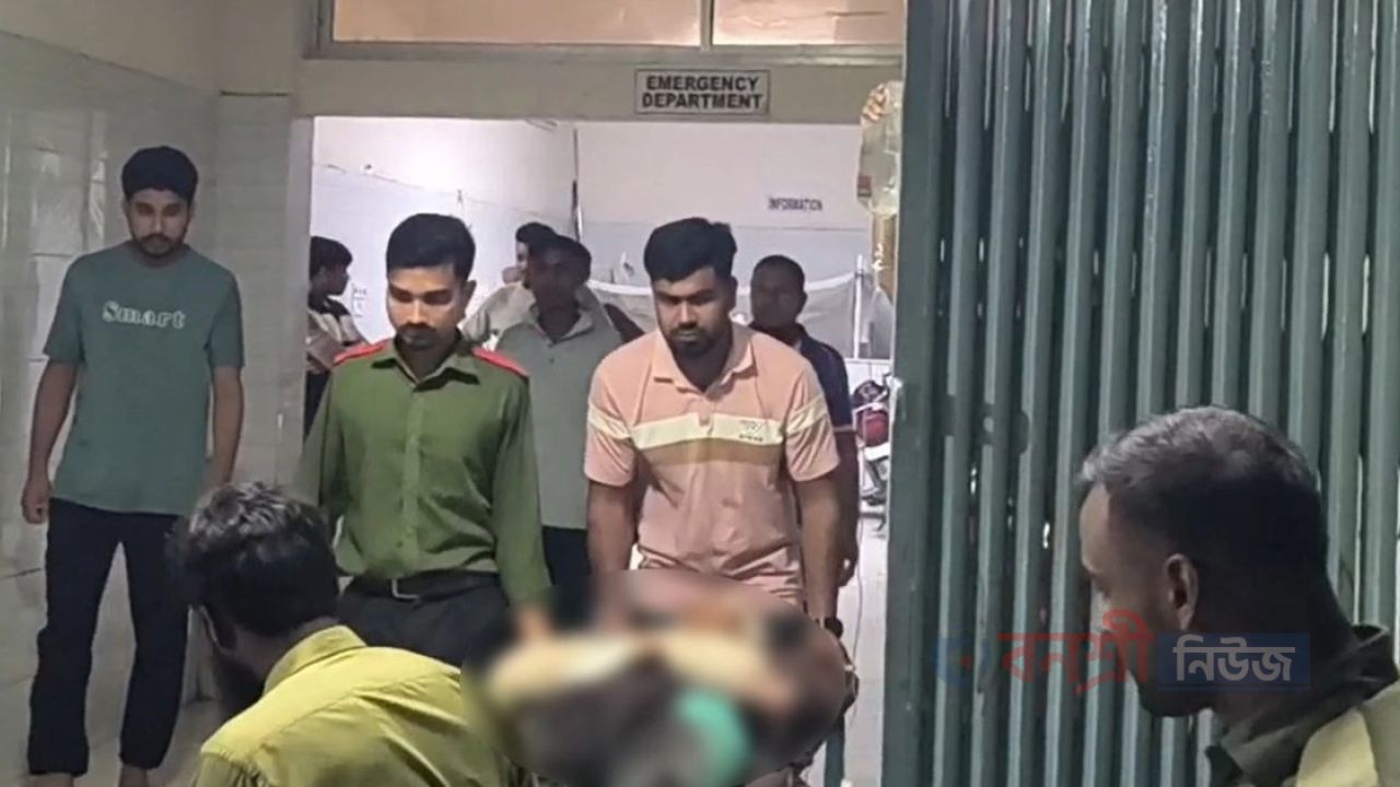 প্রেমিকার বাড়িতে ঢুকে হাত কেটে কবজি বিচ্ছিন্ন করল প্রেমিক