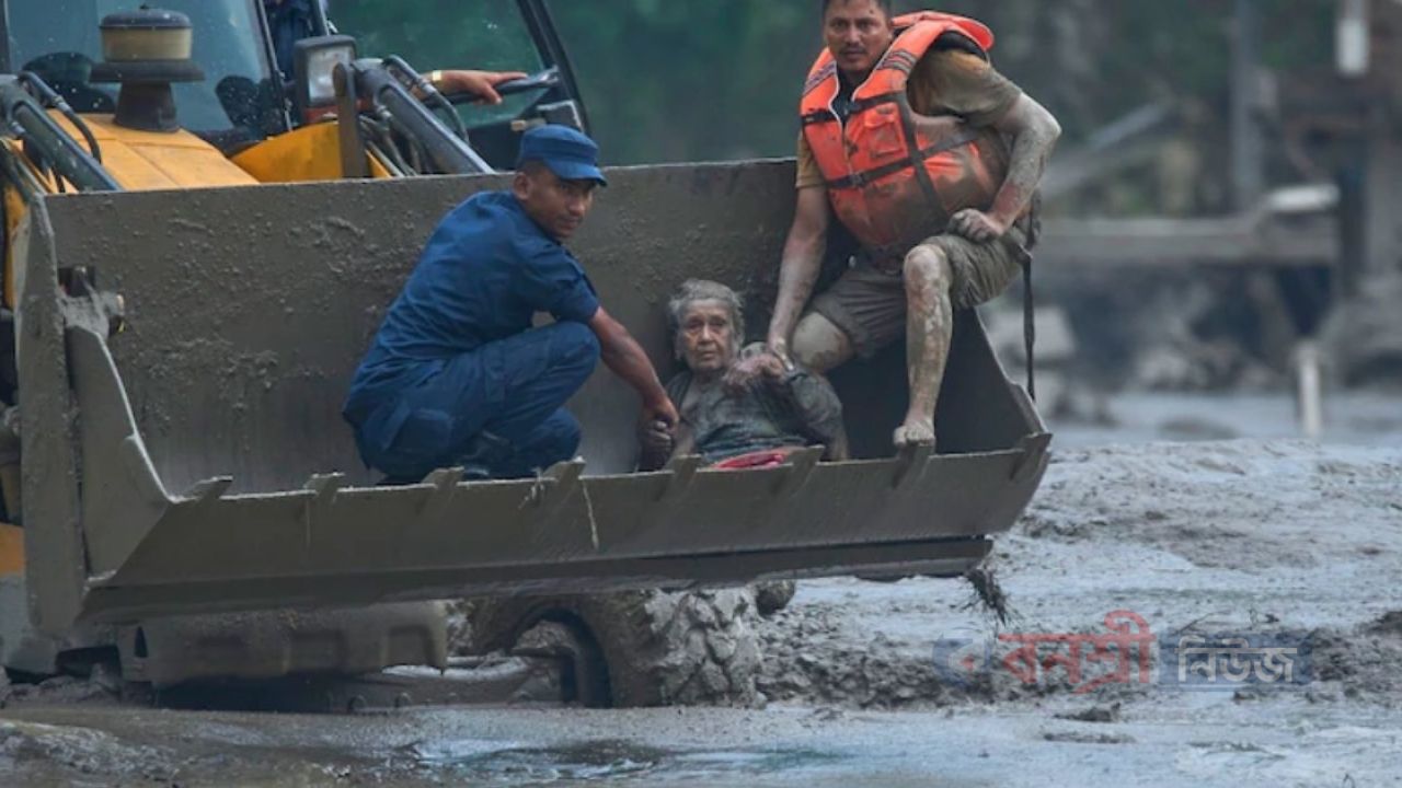 ‘যোদ্ধার’ মতো বেঁচে ফেরা ৯৭ বছরের বৃদ্ধা এখন নেপালের নতুন প্রতীক