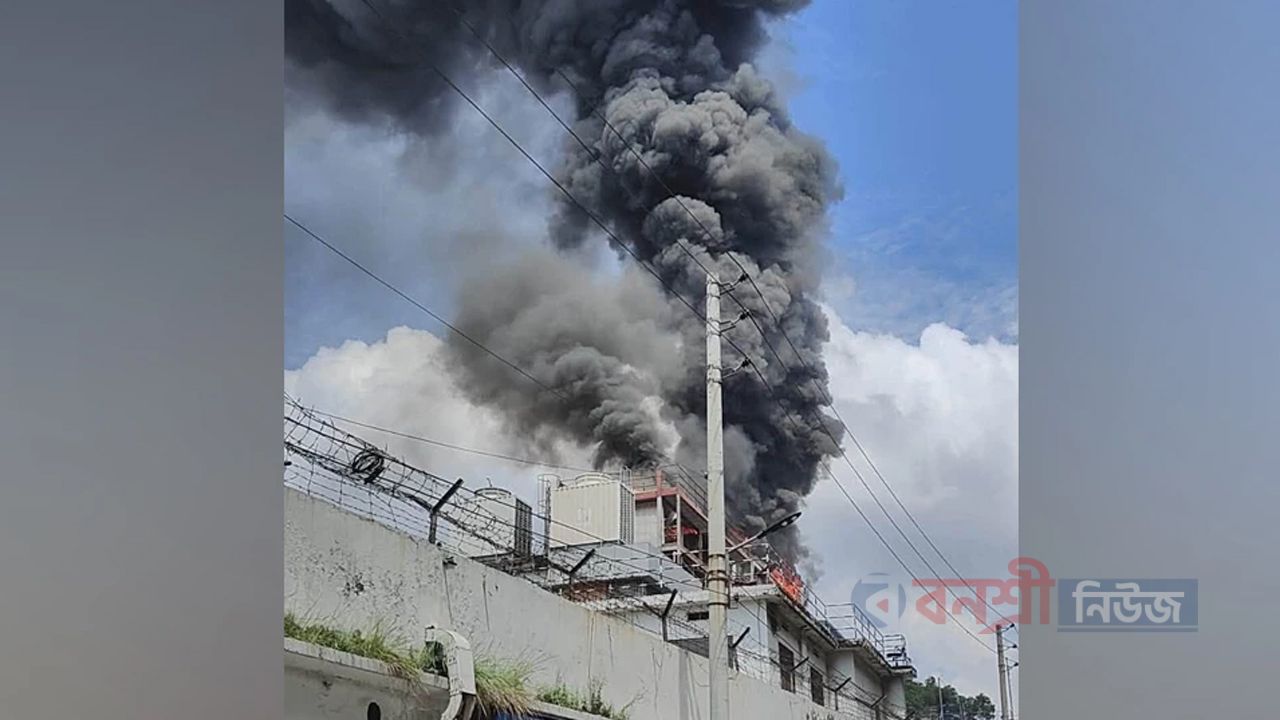মহাখালীতে চারতলা ভবনের আগুন
