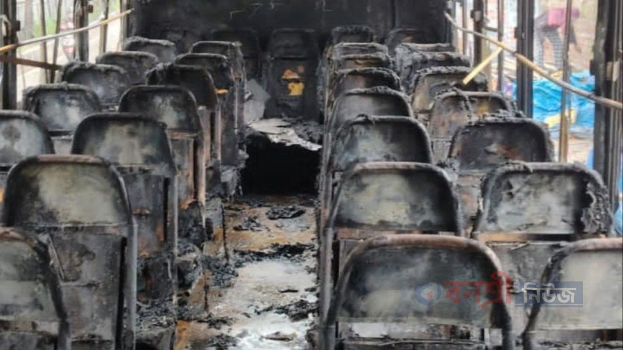 পল্লবীতে পার্কিং করা বাসে আগুন, ক্ষয়ক্ষতি ৭ লাখ টাকা
