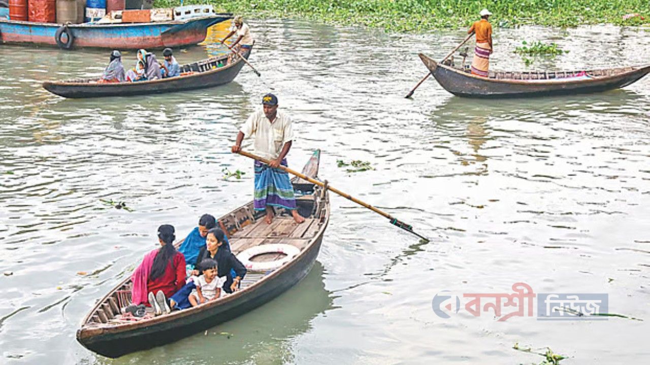 বুড়িগঙ্গার দুই পাড়েই চাঁদা, দিনে ১৫০ টাকা দেন মাঝিরা