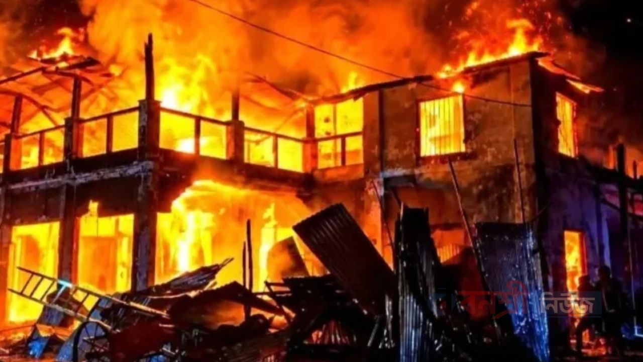মধ্যরাতে আগুনে পুড়ল ঐতিহ্যবাহী ঝলমল সিনেমা হল
