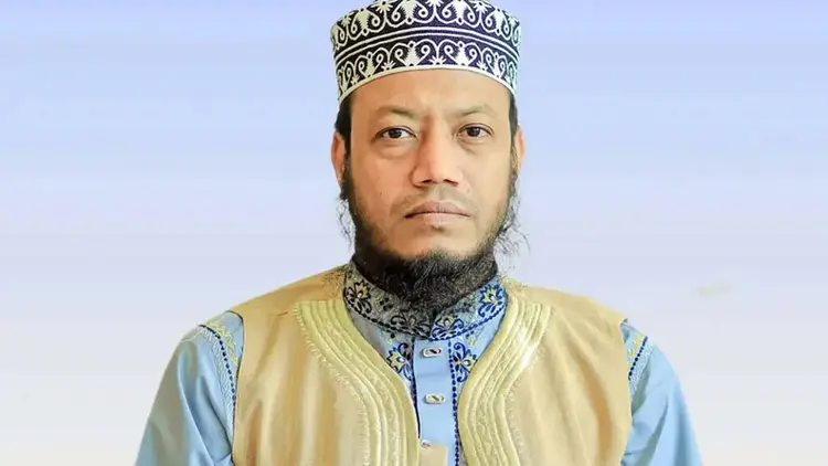 আত্মসমর্পণের উদ্দেশ্যে সিরাজগঞ্জে রওনা হচ্ছেন এমপি আমির হামজা